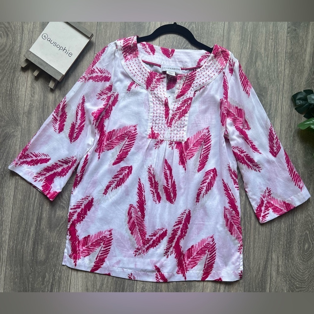 SagHarbor feather print cotton flowy tunic in fuchsia. Size Small NWT!